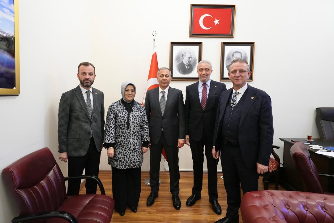AK Parti İl Başkanı Ceyda Çetin Erenler ve Milletvekilleri İçişleri Bakanı Ali Yerlikaya'yı Ziyaret Etti
