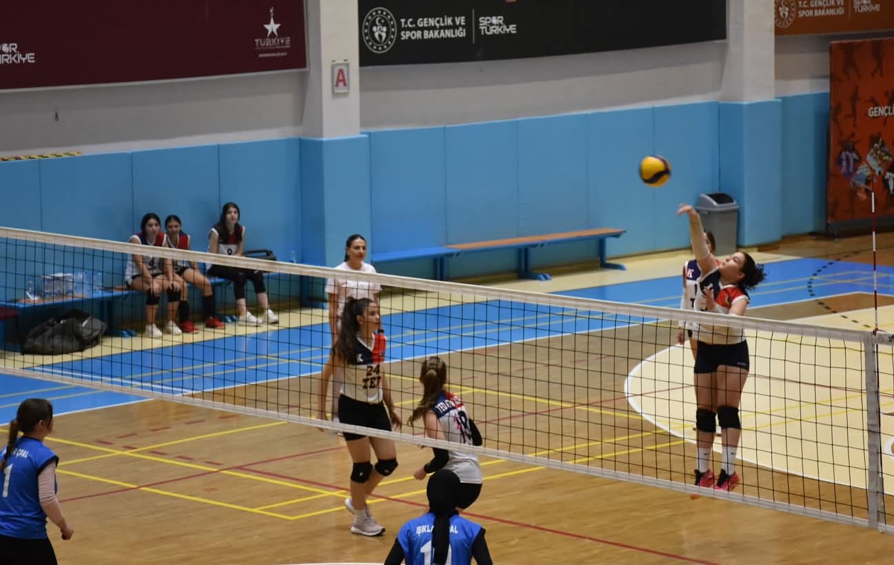 Okul Sporları Genç Kızlar Voleybol Müsabakaları Heyecanla Devam Ediyor