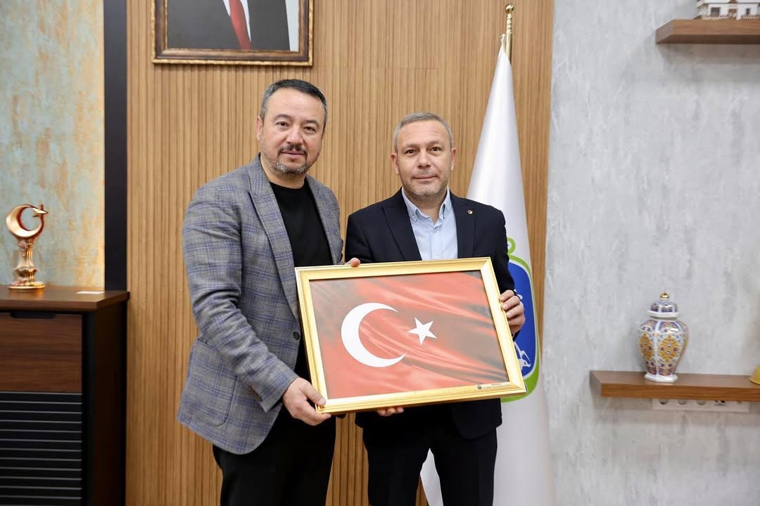 Sandıklı Ticaret ve Sanayi Odası Başkanı Bekir Çetin, Mühendisler Günü'nde Sandıklı Belediye Başkanı Adnan Öztaş'ı Ziyaret Etti