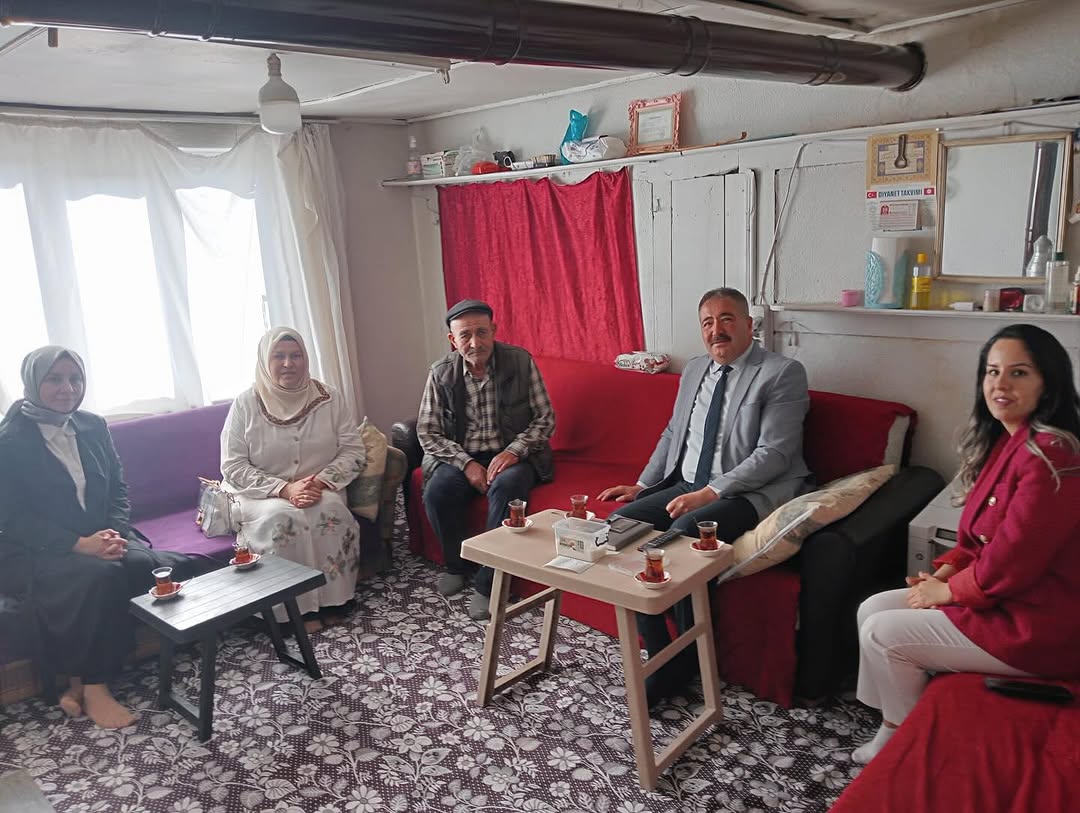 SANDIKLI’NIN RUHU AİLEDE SAKLI: PAYLAŞ, SEV, MUTLU OL! Projesi Kapsamında Kardeş Aile Projesi Gerçekleştirildi