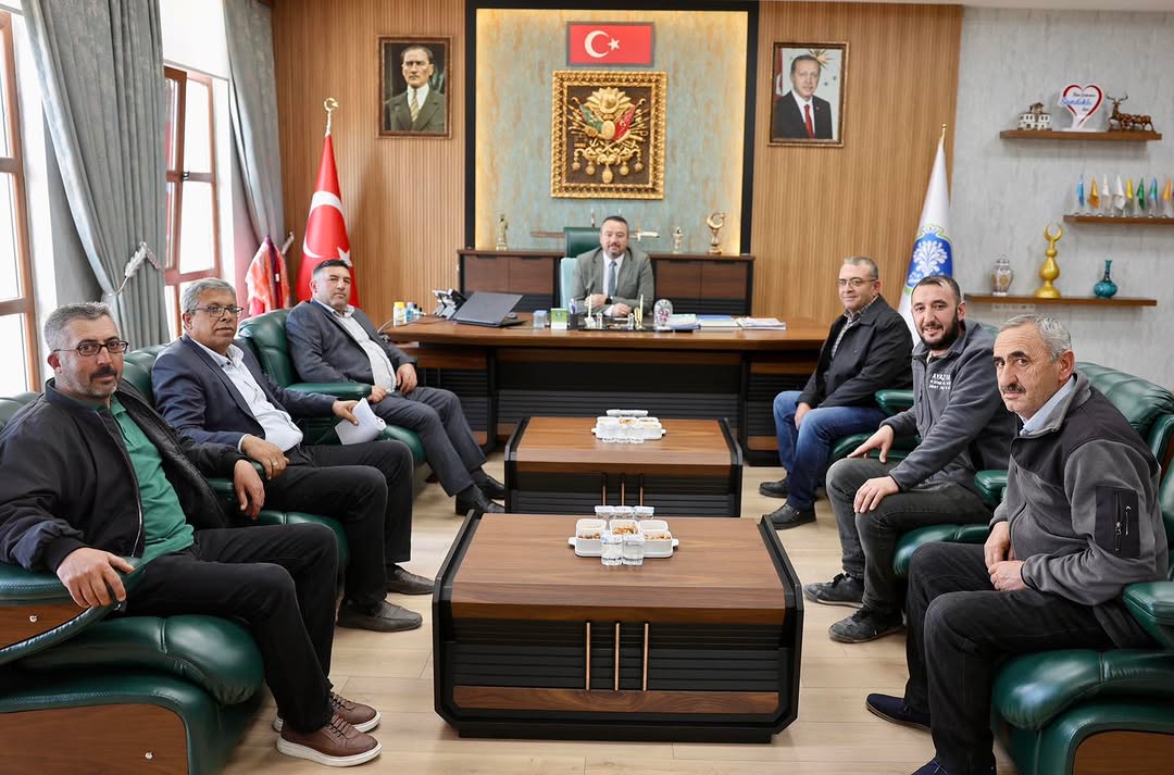 Karacören Köyü Muhtarı Ahmet Gülpınar ve Heyeti, Belediye Başkanımız Adnan Öztaş’ı Ziyaret Etti