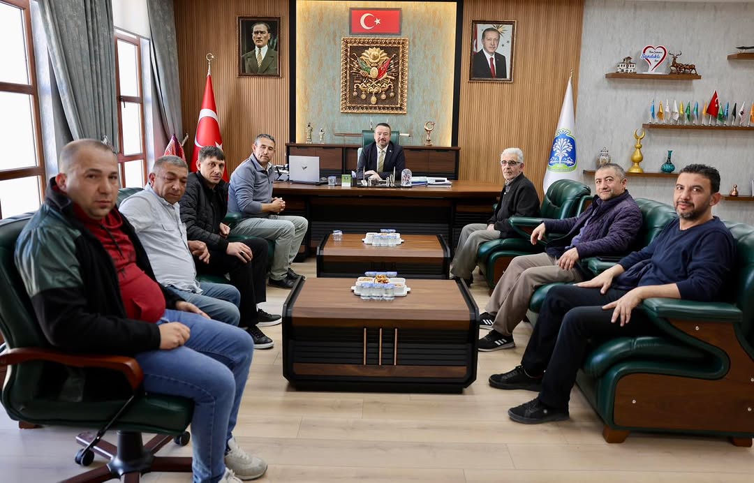 Sandıklı Belediye Başkanı Adnan Öztaş'a Çay Mahallesi Muhtarı ve Esnaflarından Ziyaret