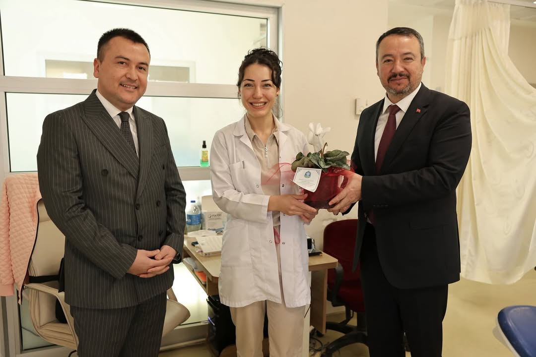 Sandıklı Belediye Başkanı Adnan Öztaş'tan Diş Hekimlerine Anlamlı Ziyaret