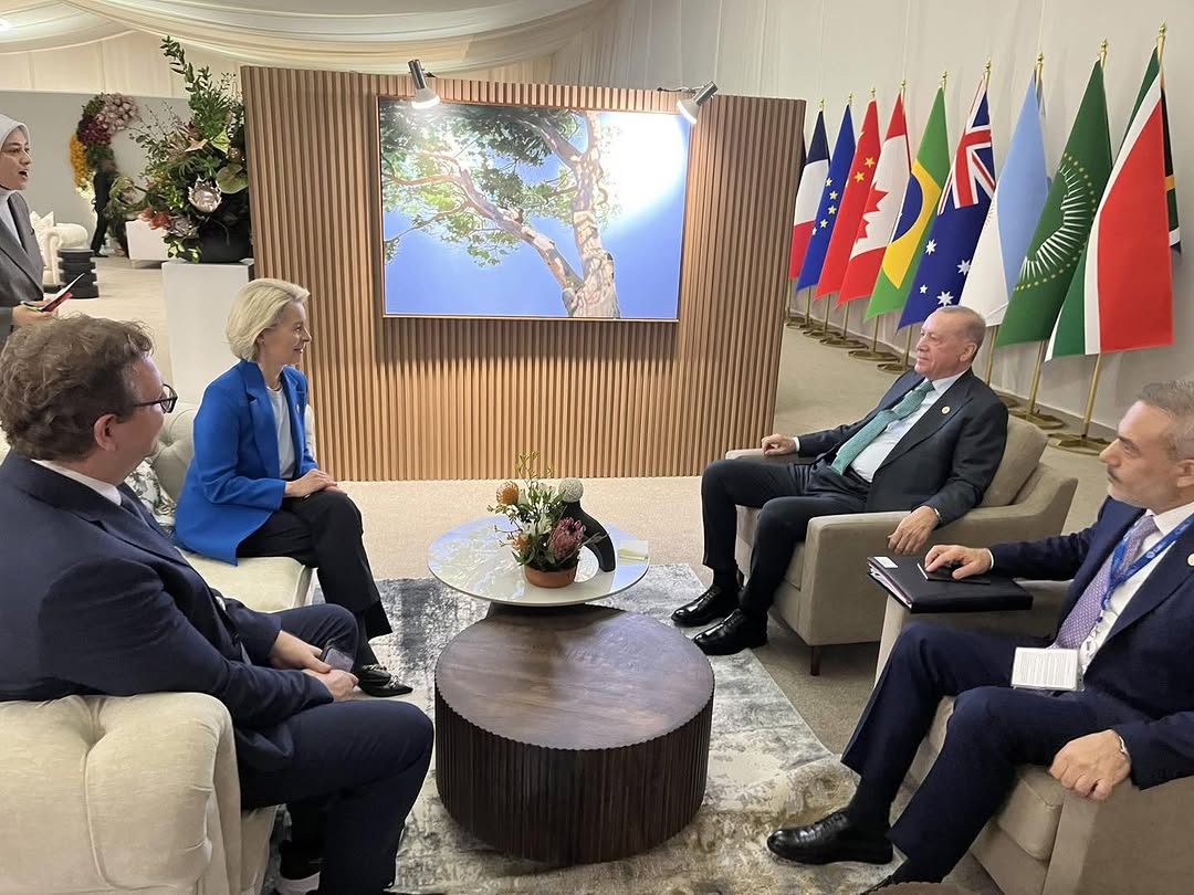 Cumhurbaşkanı Erdoğan, AB Komisyonu Başkanı von der Leyen İle Görüştü