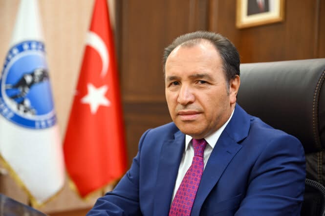 AKÜ Rektörü Mehmet Karakaş'tan Öğretmenler Günü Mesajı