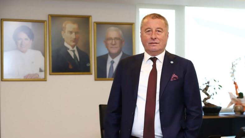 Hakan Şeref Olgun: Öğretmenlerimiz, Bir Milletin Yarınlarını Şekillendiren Mimarlar