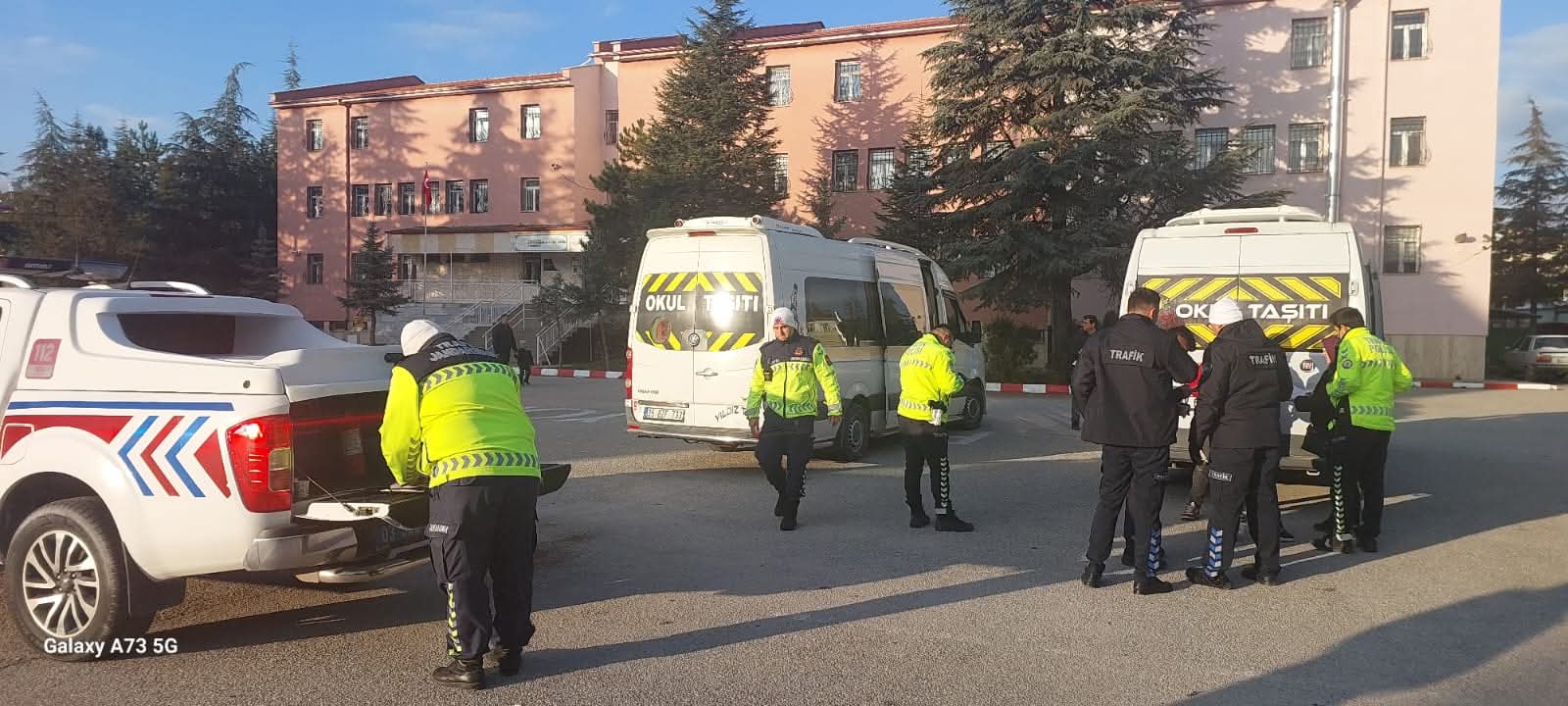 Öğrencilerin Güvenliği İçin Okul Servislerine Yönelik Denetimler Aralıksız Sürüyor