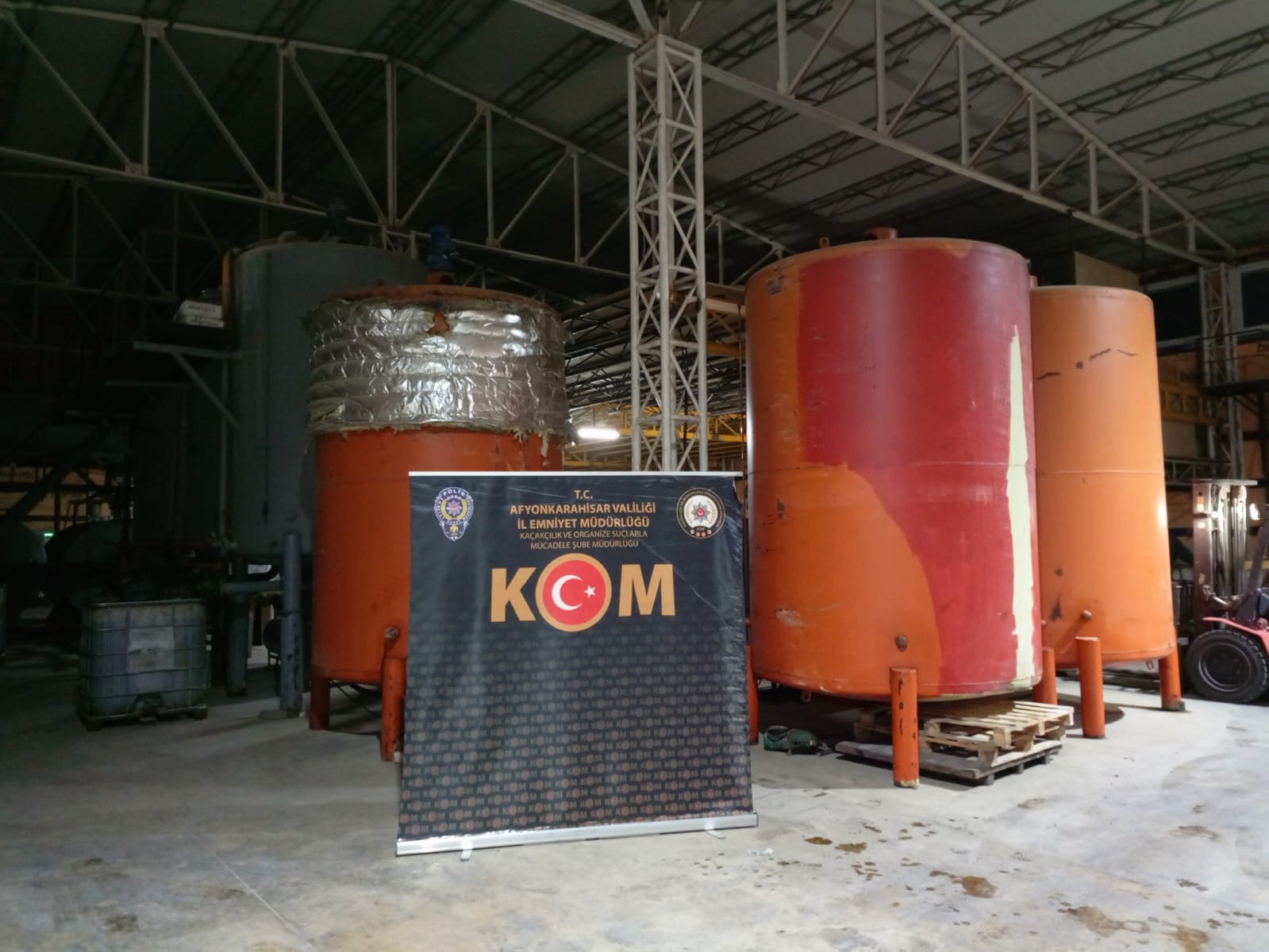 Sandıklı’da Kaçak Akaryakıt Operasyonu: 20 Ton Kaçak Akaryakıt Ele Geçirildi