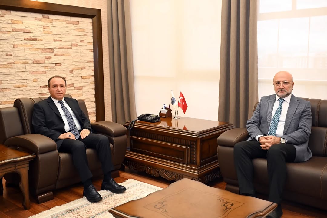 Ak Parti Afyonkarahisar İl Başkanı Av. Turgay Şahin, Afyon Kocatepe Üniversitesi Rektörü Prof. Dr. Mehmet Karakaş'ı Ziyaret Etti
