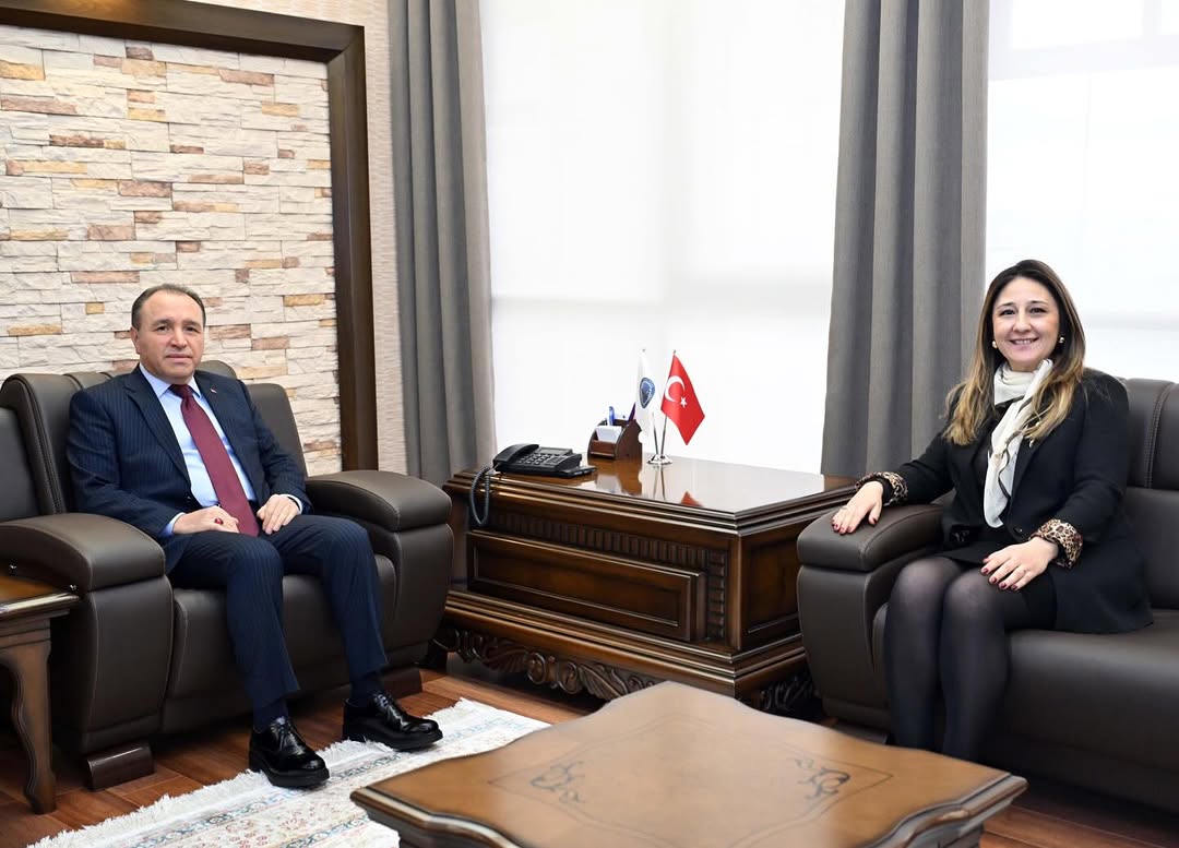 Afyonkarahisar Baro Başkanı Av. Melehat İpek Yılmaz Göktürk, Rektörümüz Prof. Dr. Mehmet Karakaş’ı Ziyaret Etti