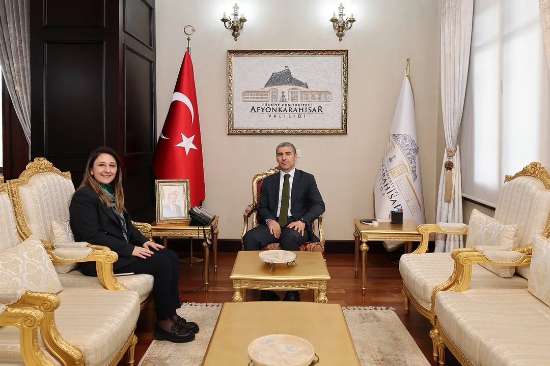Afyonkarahisar Baro Başkanı Av. Melehat İpek Yılmaz Göktürk, Valimiz Dr. Naci Aktaş'a Hayırlı Olsun Ziyaretinde Bulundu