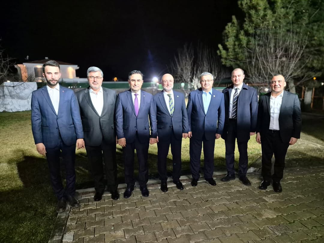 Afyonkarahisar'da Bir Araya Gelen AK Parti İl Yöneticileri