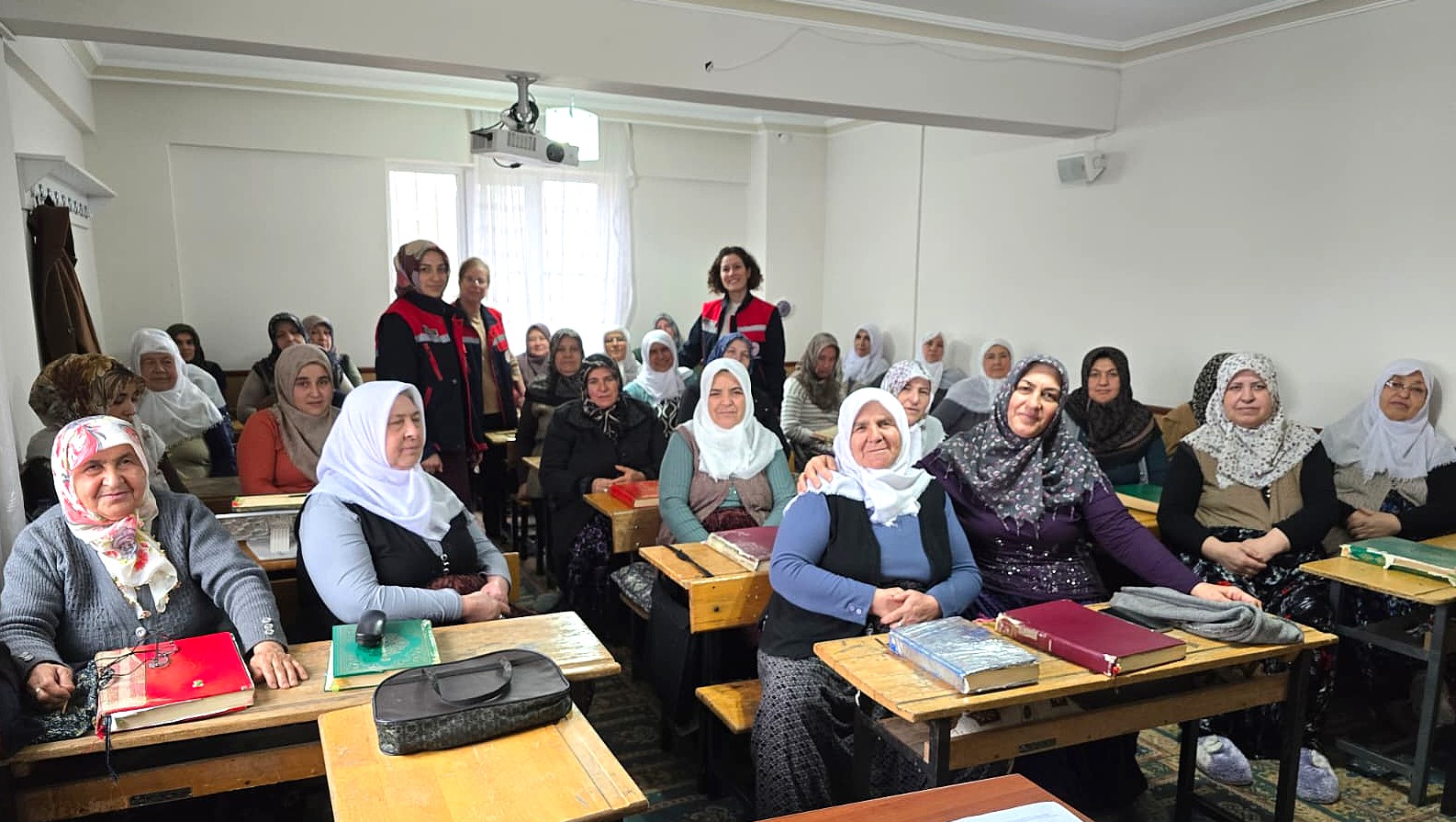 Afyonkarahisar’da Kadın Çiftçilere Yönelik Eğitimler Sürüyor