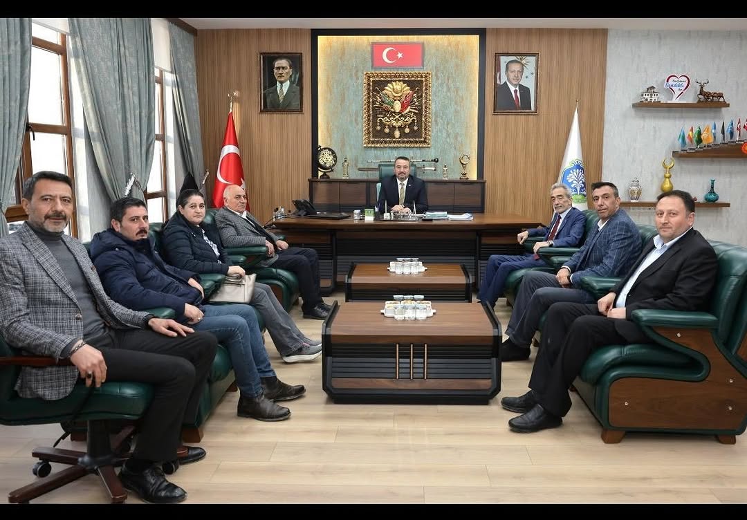 Afyonkarahisar Esnaf ve Sanatkarlar Odaları Birliği Başkanı Sandıklı Belediye Başkanı'nı Ziyaret Etti