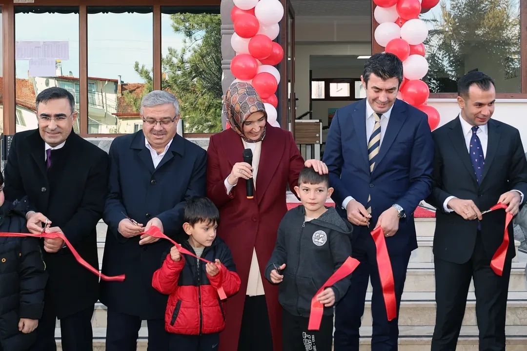 Ahmetpaşa Gençlik Merkezi Hizmete Açıldı