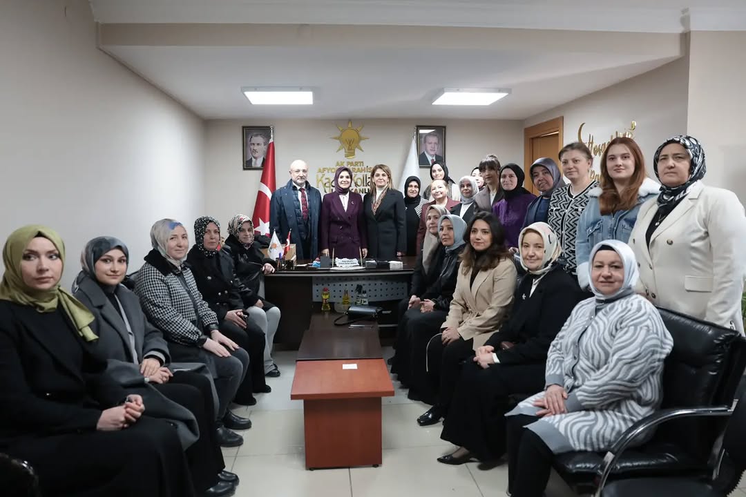 Aile ve Sosyal Hizmetler Bakanı Mahinur Özdemir Göktaş, AK Parti Afyonkarahisar İl Kadın Kolları'nı Ziyaret Etti