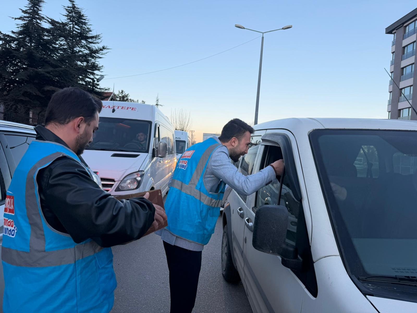 AK GENÇLER’DEN “İFTARA 5 KALA” GELENEĞİ BU YIL DA DEVAM EDİYOR