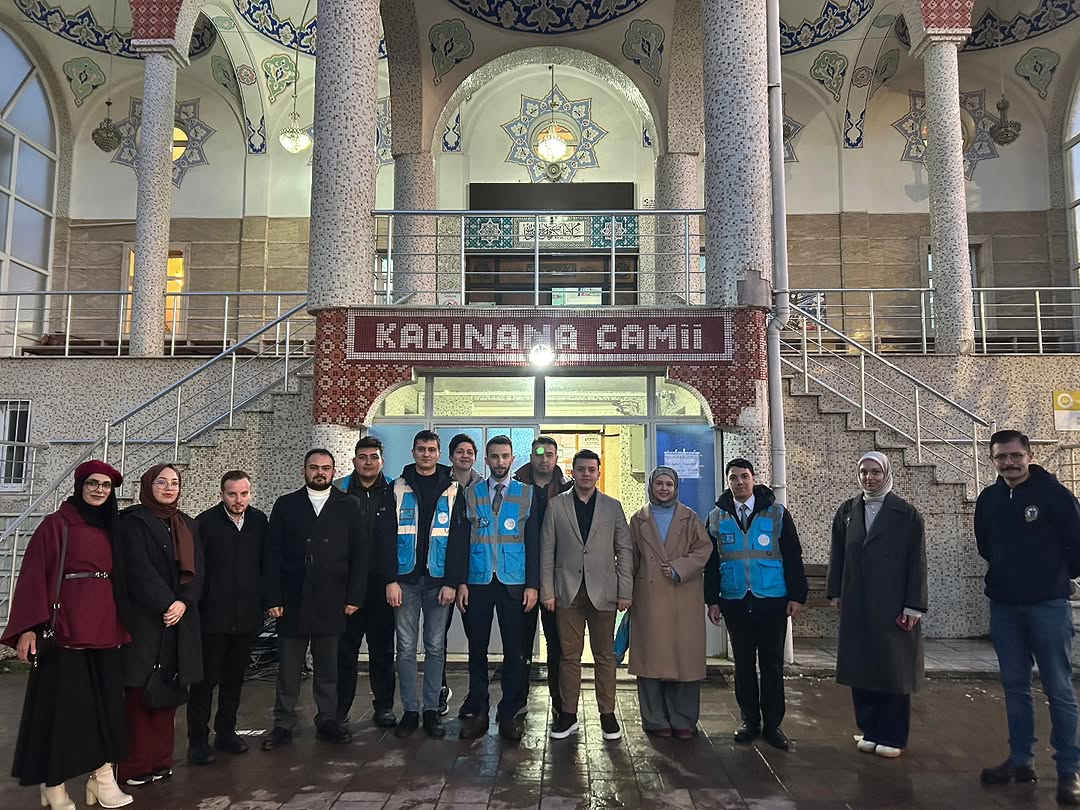 Ak Parti Afyonkarahisar İl Gençlik Kolları Başkanı'ndan Ramazan Temizliği Çalışması