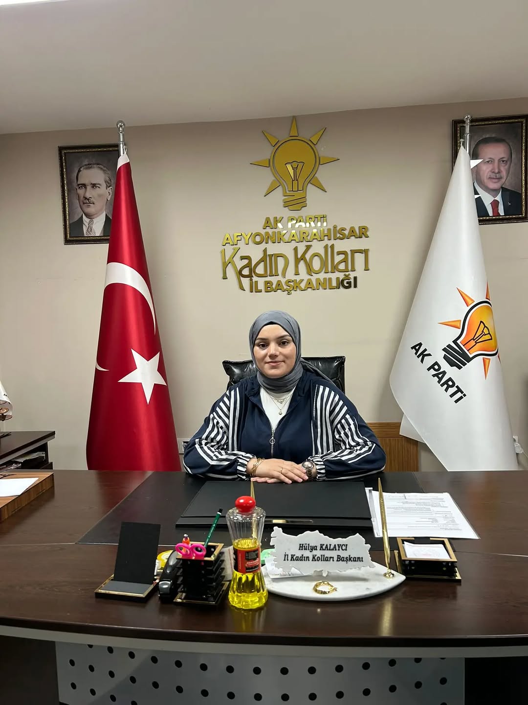 AK Parti Afyonkarahisar İl Kadın Kolları Ahu Dudu Karakoyun'un Taleplerinizi Dinlemek İçin Bekliyor