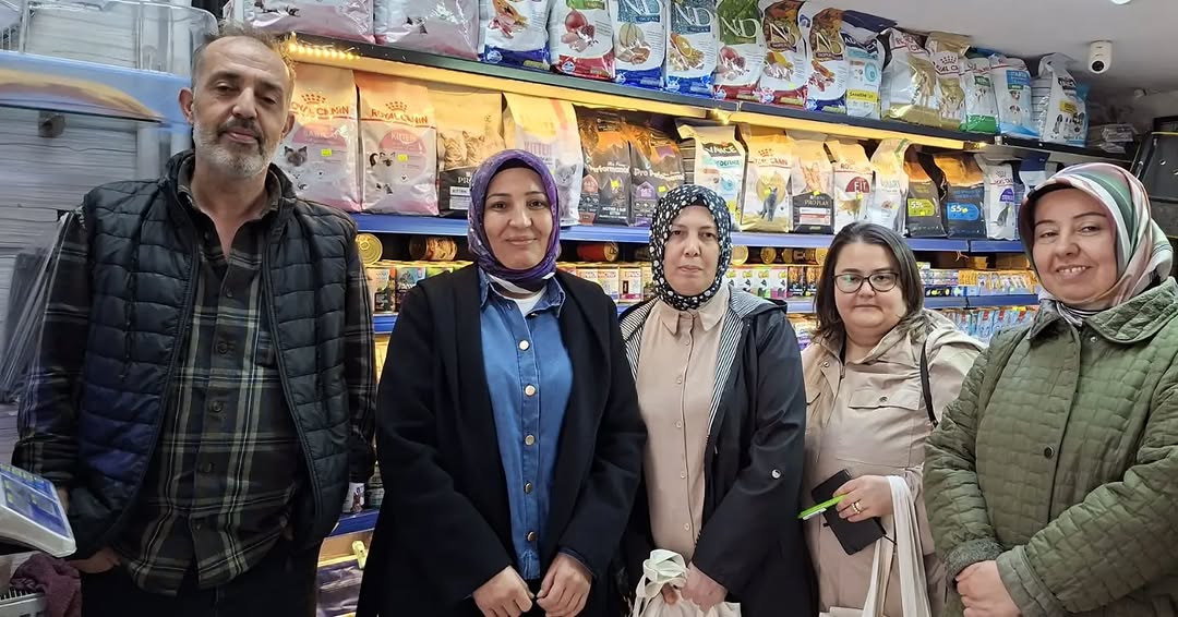 AK Parti Afyonkarahisar İl Kadın Kolları Esnaf Ziyaretinde Bulundu