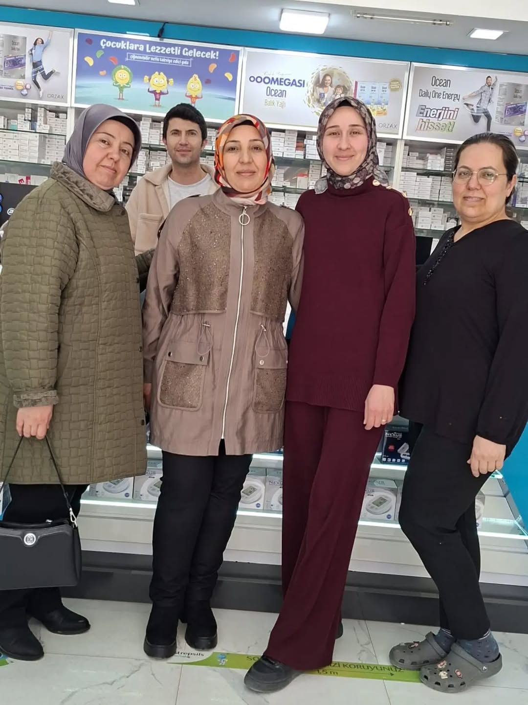 AK Parti Afyonkarahisar İl Kadın Kolları Esnafları Ziyaret Etti