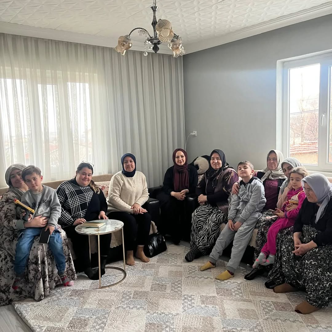 AK Parti Afyonkarahisar İl Kadın Kolları Kışlacık Mahallesi'nde Ziyaret Gerçekleştirdi