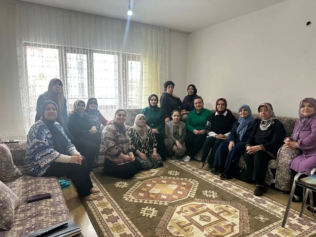 AK Parti Afyonkarahisar İl Kadın Kolları'ndan Dörtyol Mahallemizde Ev Toplantısı