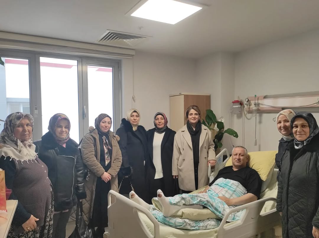 AK Parti Afyonkarahisar İl Kadın Kolları'ndan Murat Zıbak'a Geçmiş Olsun Ziyareti