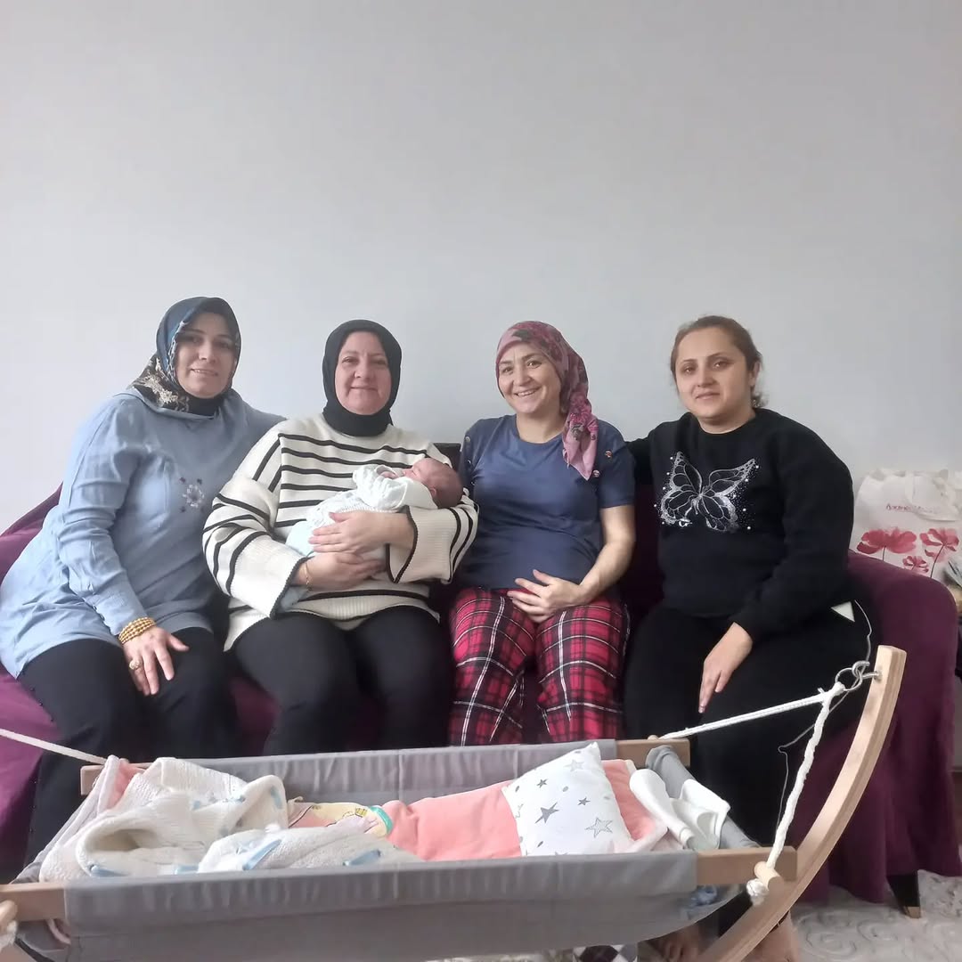 AK Parti Afyonkarahisar İl Kadın Kolları'ndan Sevimli Ziyaret