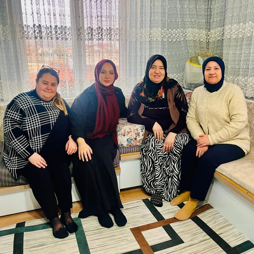 AK Parti Afyonkarahisar İl Kadın Kolları'ndan Tebrik Ziyareti