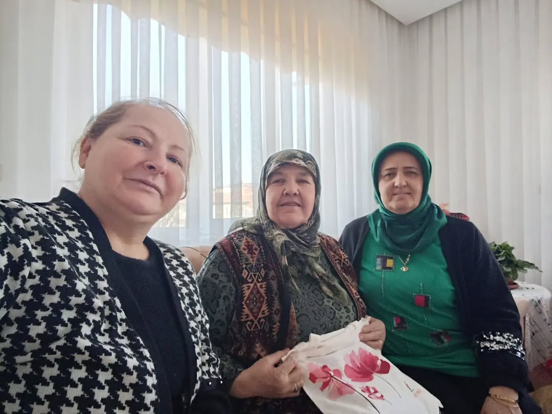 AK Parti Afyonkarahisar İl Kadın Kolları Yaşlıları Ziyaret Etti