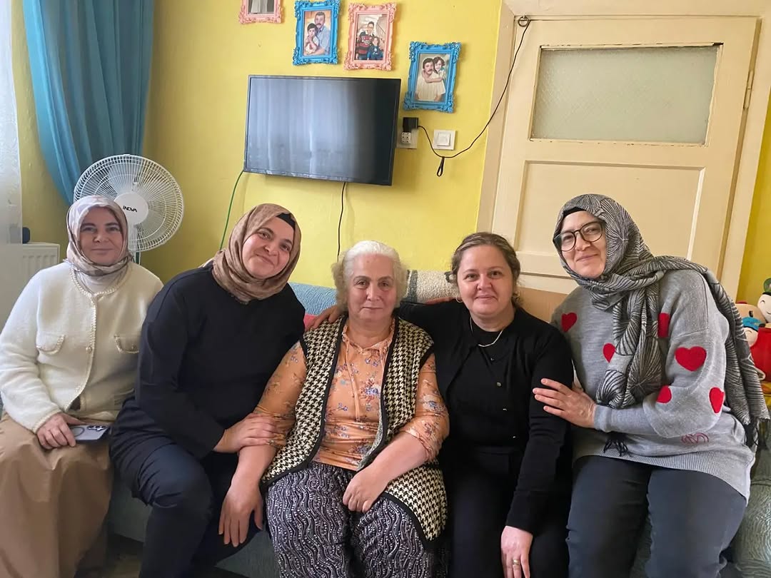 AK Parti Afyonkarahisar İl Kadın Kolları Ziyarette Bulundu