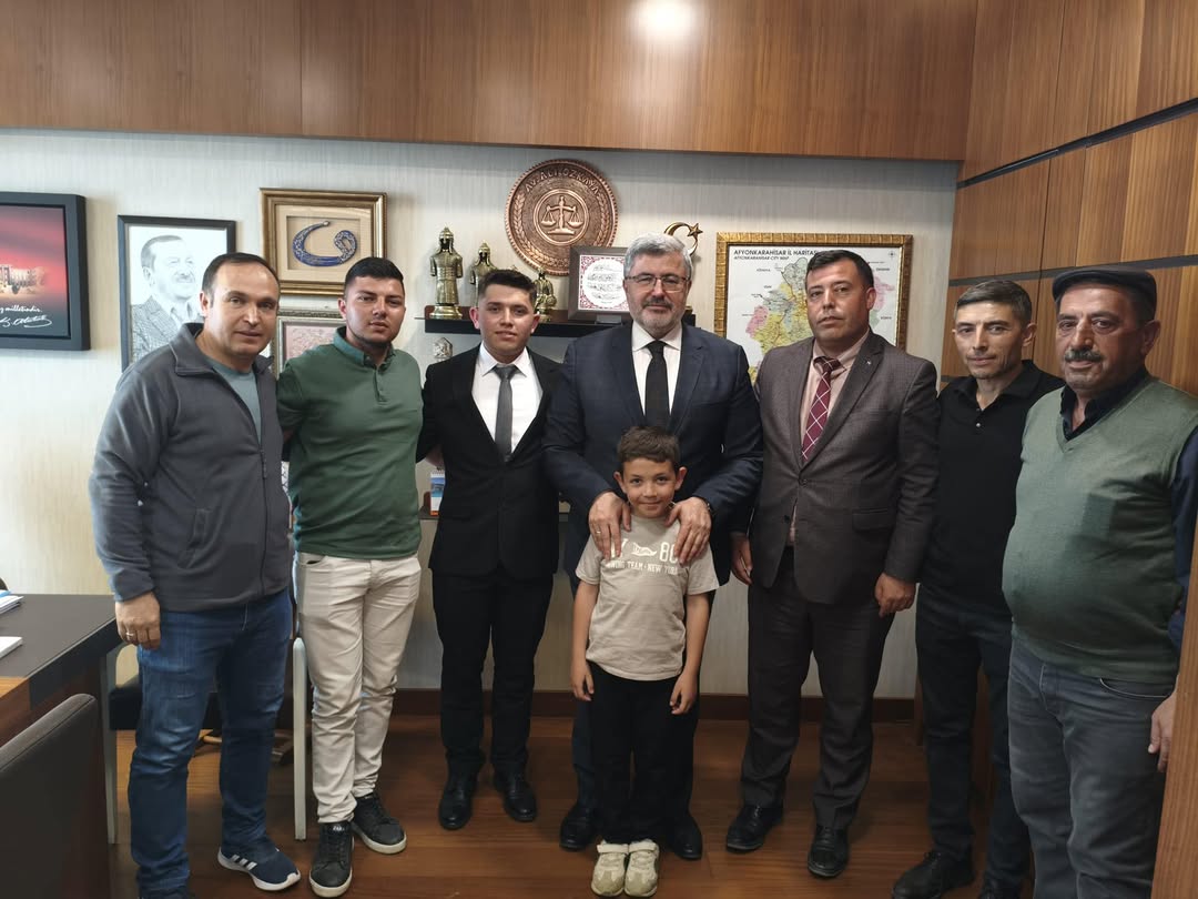 Ak Parti Afyonkarahisar Milletvekili Ali Özkaya, İhsaniye Yaylabağı Belediye Başkanı Niyazi Akgedik'i ve Hemşehrilerini Gazi Meclis'te Ağırladı