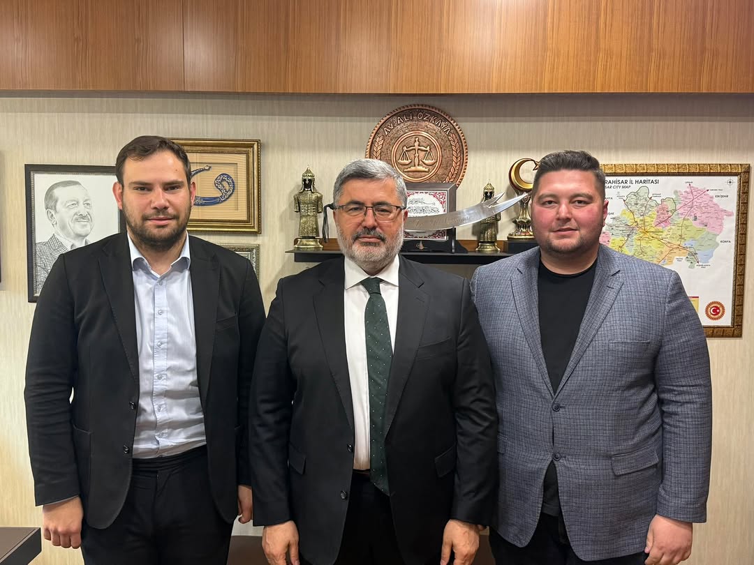AK Parti Dinar İlçe Başkanı Hüseyin Demir ve Başmakçılı Hayati Tezcan'ı Gazi Meclisinde Ağırladı