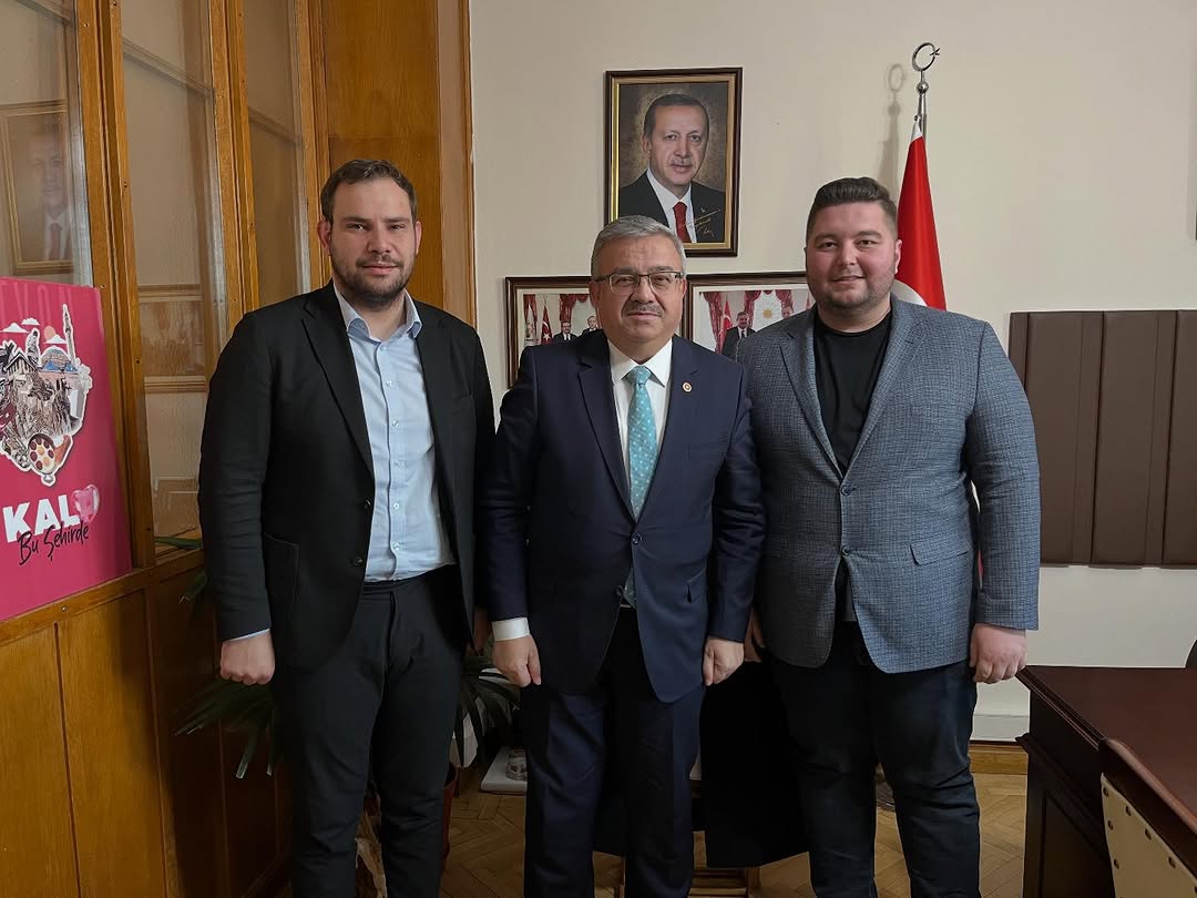 AK Parti Dinar İlçe Başkanı Hüseyin Demir ve Hayati Tezcan TBMM'de Misafir Edildi