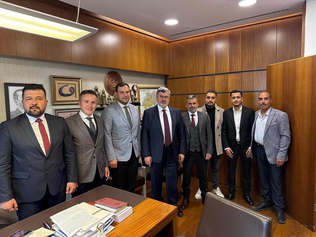 AK Parti Dinar İlçe Başkanı Hüseyin Demir ve Haydarlı Belediye Başkanı Süleyman Çetinkaya'nın Gazi Meclis Ziyareti