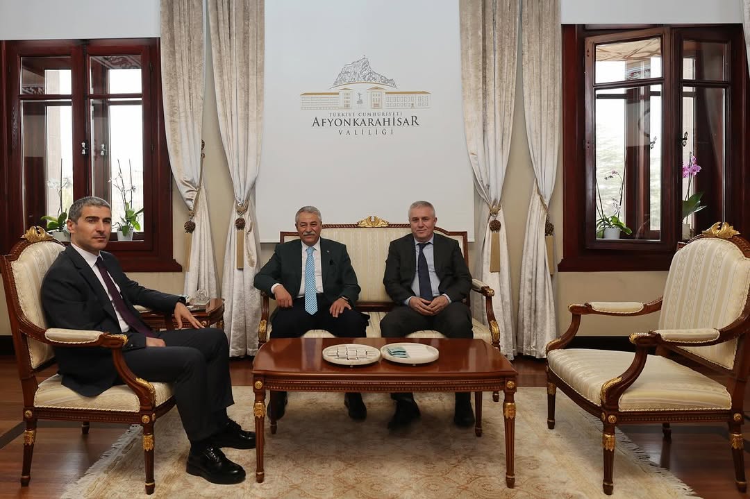 AK Parti Genel Merkez Siyasi ve Hukuki İşler Başkan Yardımcısı kimdir? Neden Vali ile buluştu?