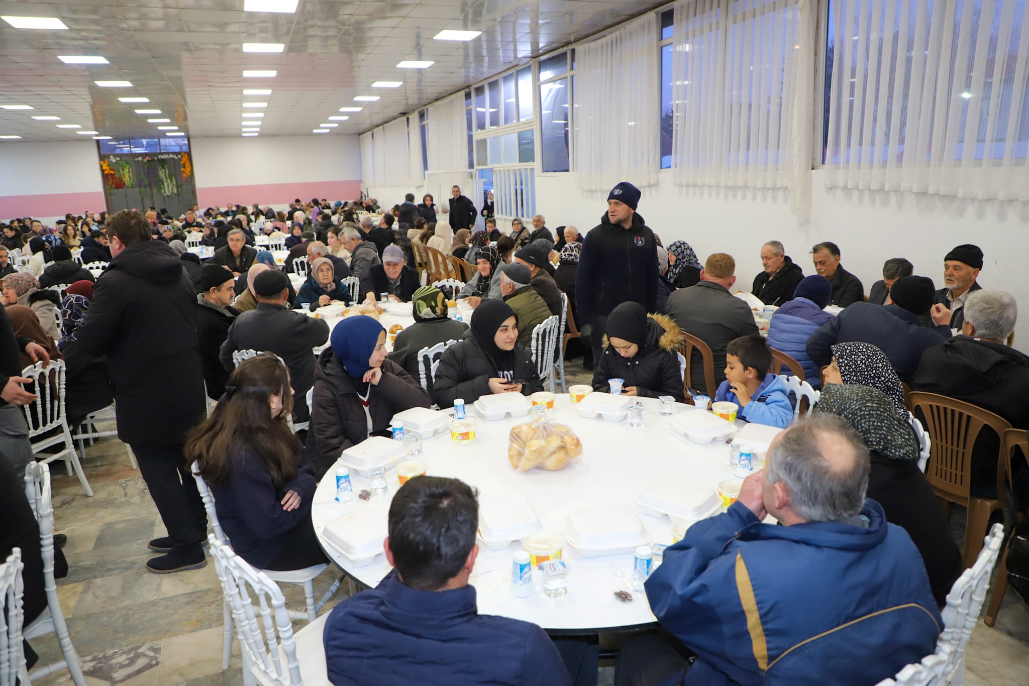 AK PARTİ HEYETİ İHSANİYE’DE HANE ZİYARETLERİ VE İFTAR PROGRAMINA KATILDI