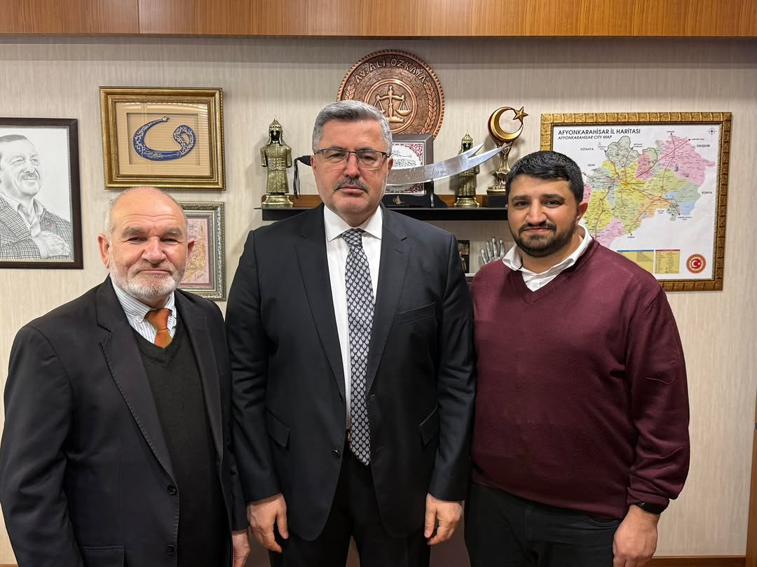 Ak Parti Milletvekili Ali Özkaya, Afyonkarahisar Esnafını ve Gençlik Kolları Üyelerini Mecliste Ağırladı