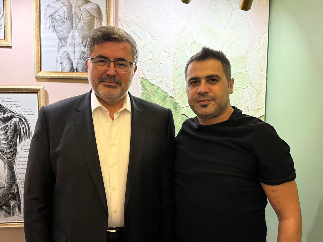 Ak Parti Milletvekili Ali Özkaya, Fizyoterapist Yunus Demir'i Ziyaret Etti