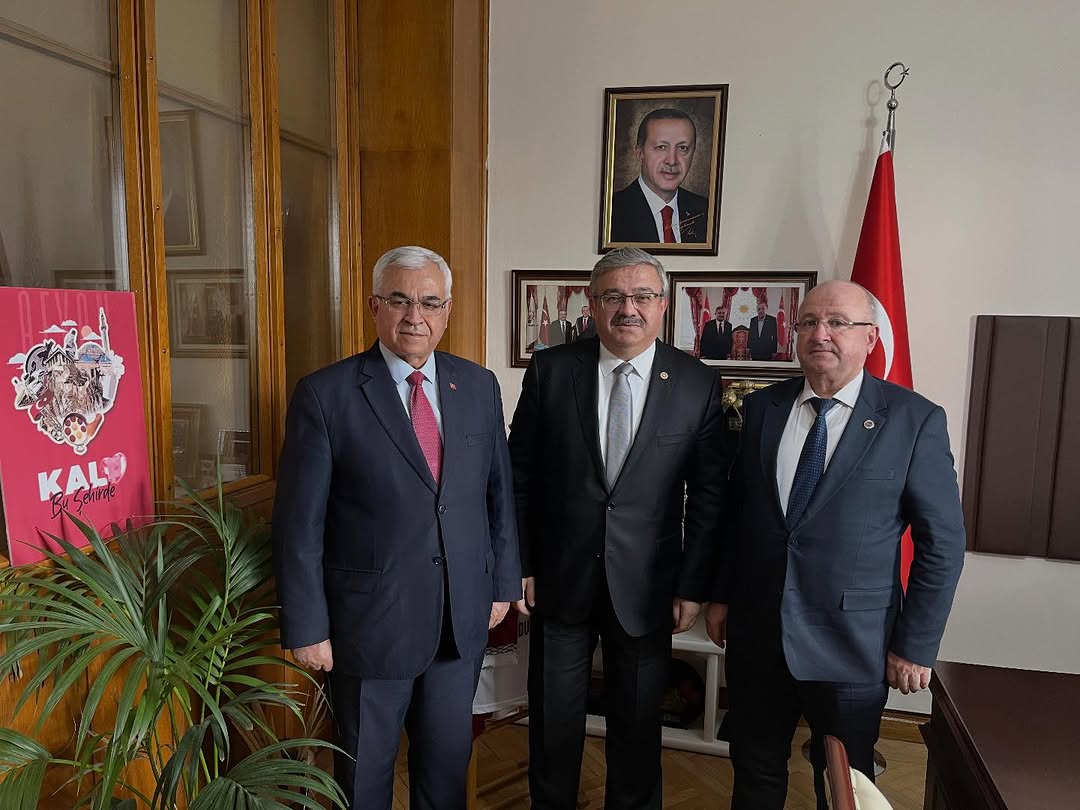 Ak Parti Milletvekili İbrahim Yurdunuseven'den Önemli Ziyaret: Sinanpaşa İlçe Başkanı ve Belediye Başkanı TBMM'de Ağırlandı