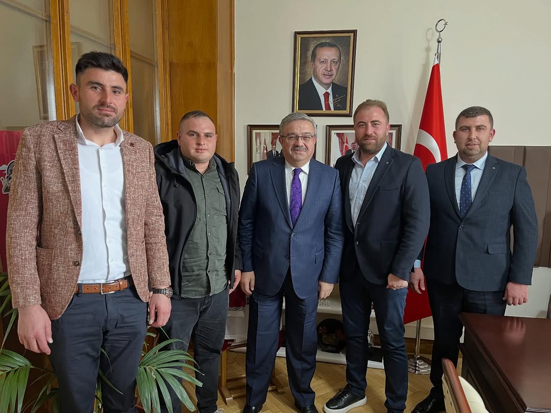 Ak Parti Milletvekili İbrahim Yurdunuseven, TBMM'de Şuhut Hallaç Köyü Muhtarı ve Azalarını Ağırladı