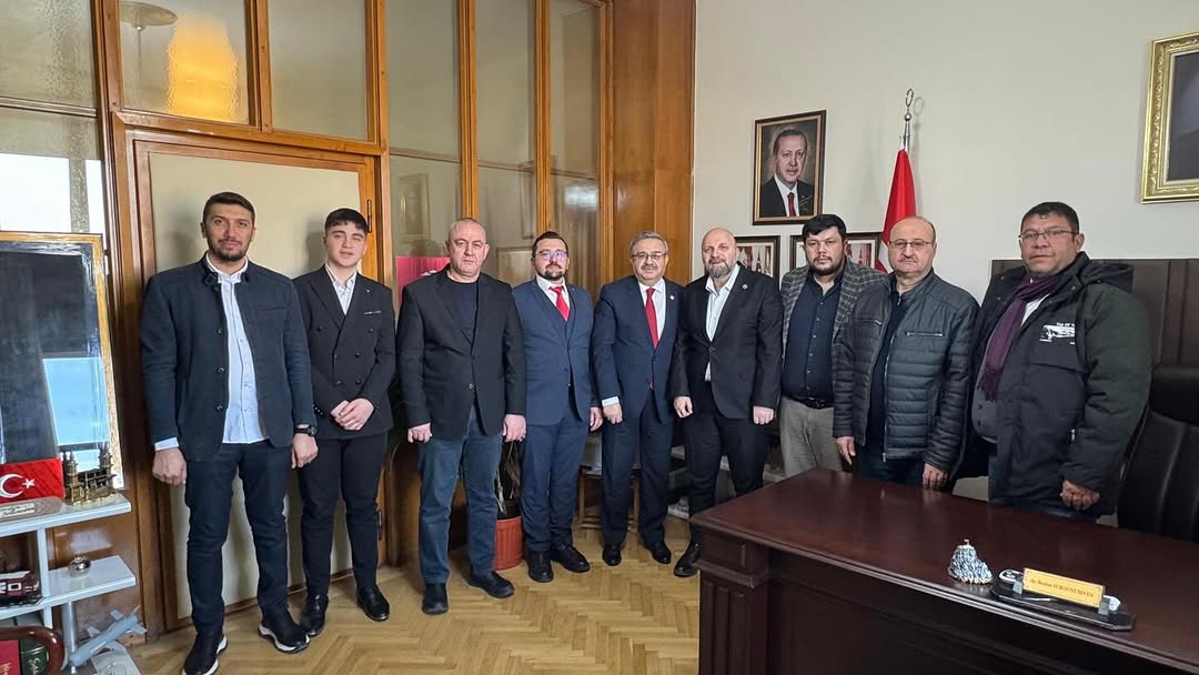Ak Parti Milletvekili Yurdunuseven Bolvadin İlçe Başkanı ve Yönetim Kurulu Üyeleriyle Bir Araya Geldi