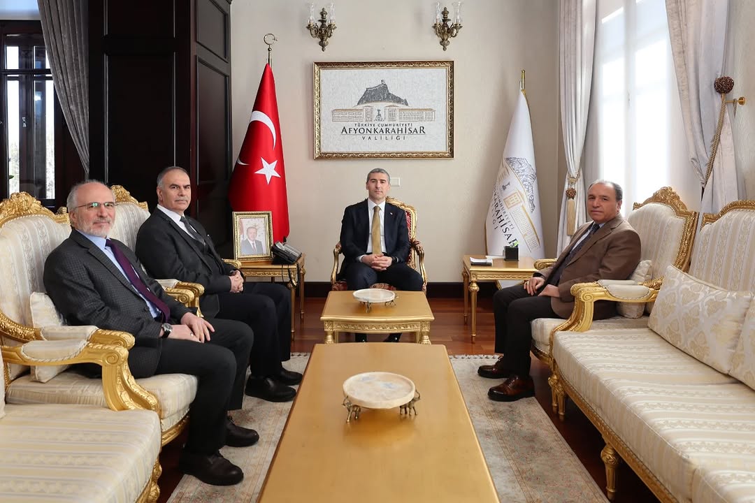 AKÜ Rektörü Prof. Dr. Mehmet Karakaş ve Rektör Yardımcıları Vali Dr. Naci Aktaş'ı Ziyaret Etti