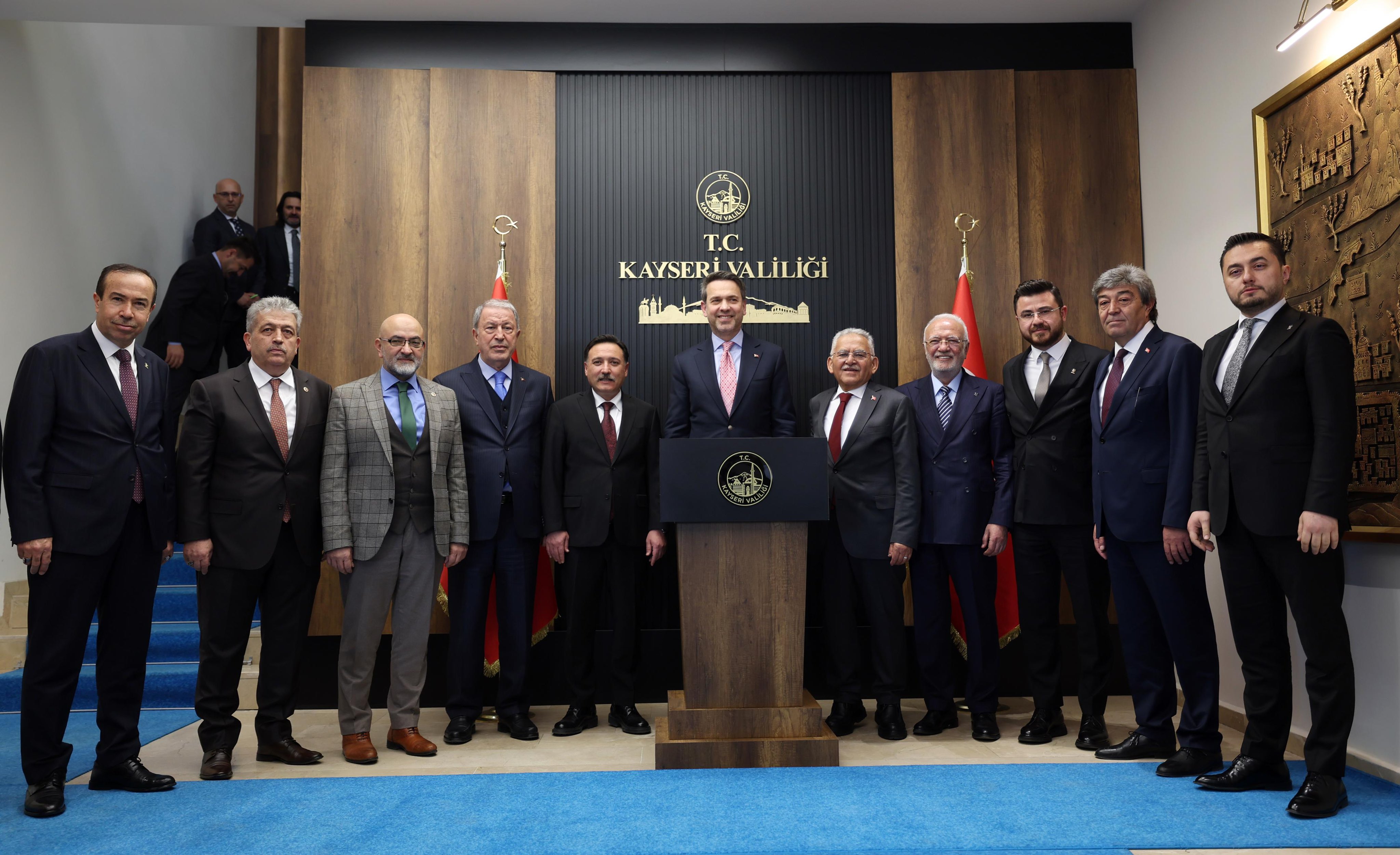 Bakan Bayraktar Kayseri'de çeşitli temaslarda bulundu