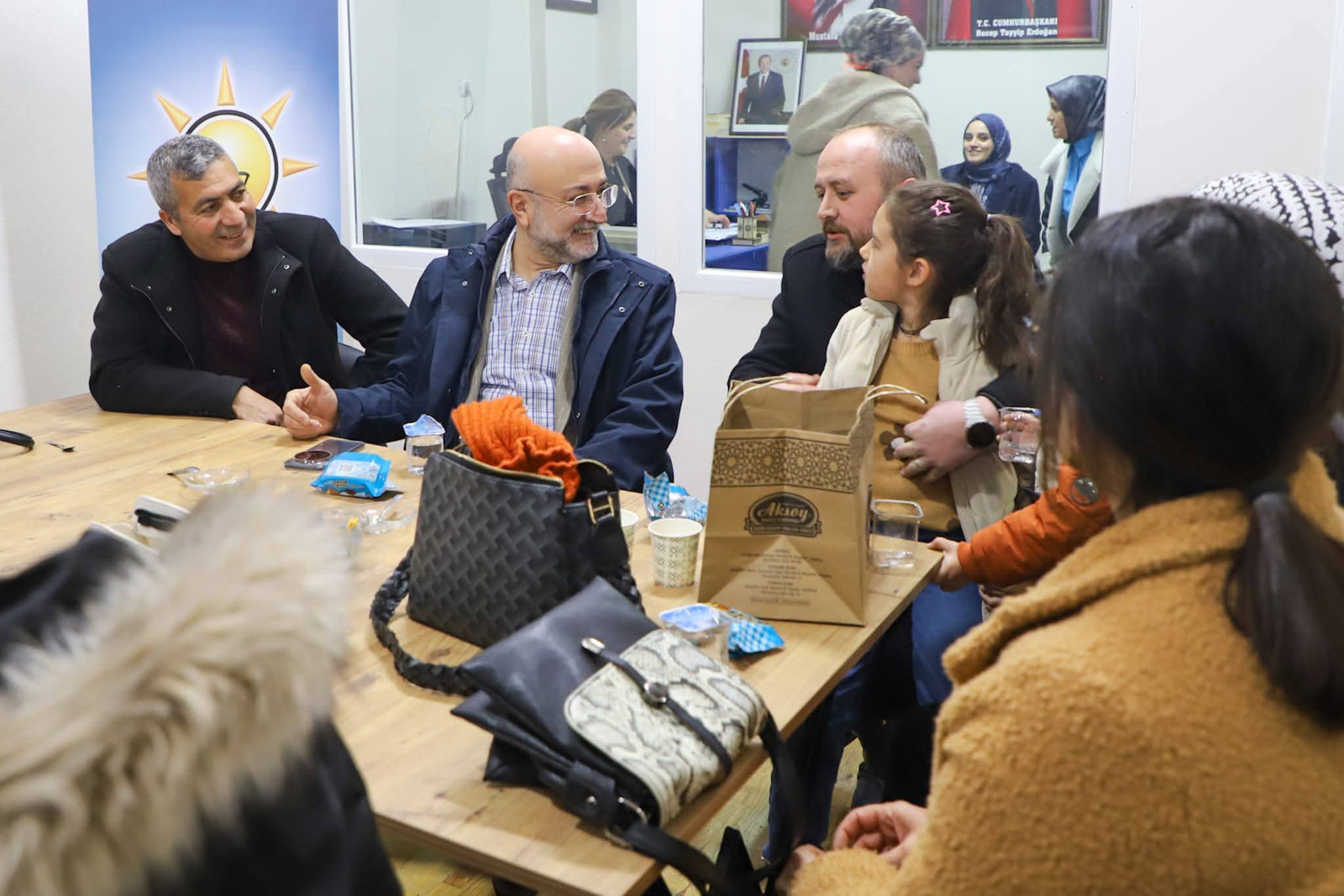 BAŞKAN ŞAHİN'İN YOĞUN MESAİSİ HALKLA BULUŞTU, TEŞKİLATLA İSTİŞARE ETTİ