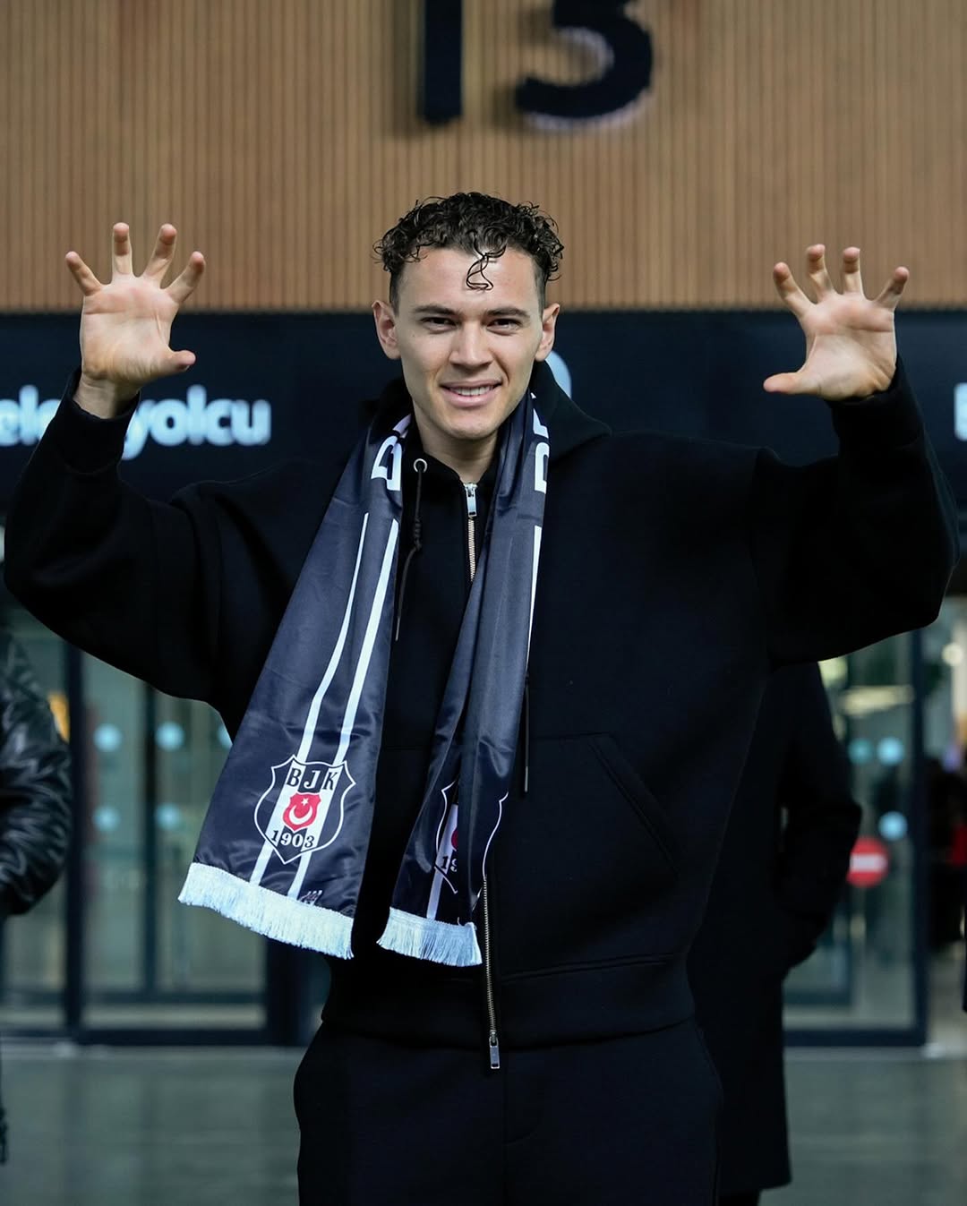 Beşiktaş, Kristjan Asllani İle Transfer Görüşmelerine Başladı