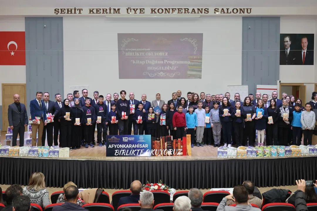 “Birlikte Okuyoruz” Kitap Dağıtım Programı Gerçekleştirildi
