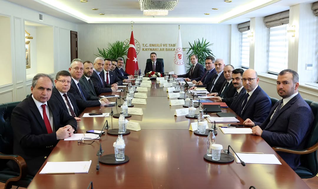 Enerji ve Tabii Kaynaklar Bakanı Alparslan Bayraktar ile Bölge Milletvekilleri Bakanlıkta Buluştu