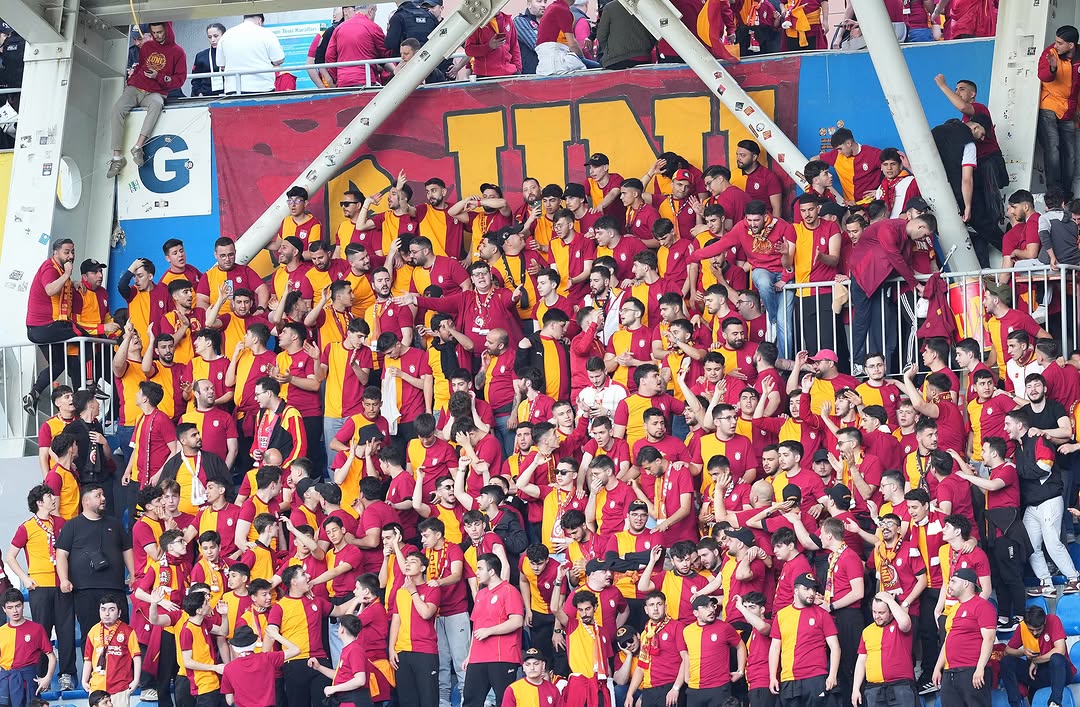 Galatasaray Taraftarı Takımını NextLevel'a Taşımak İçin Tribünde!